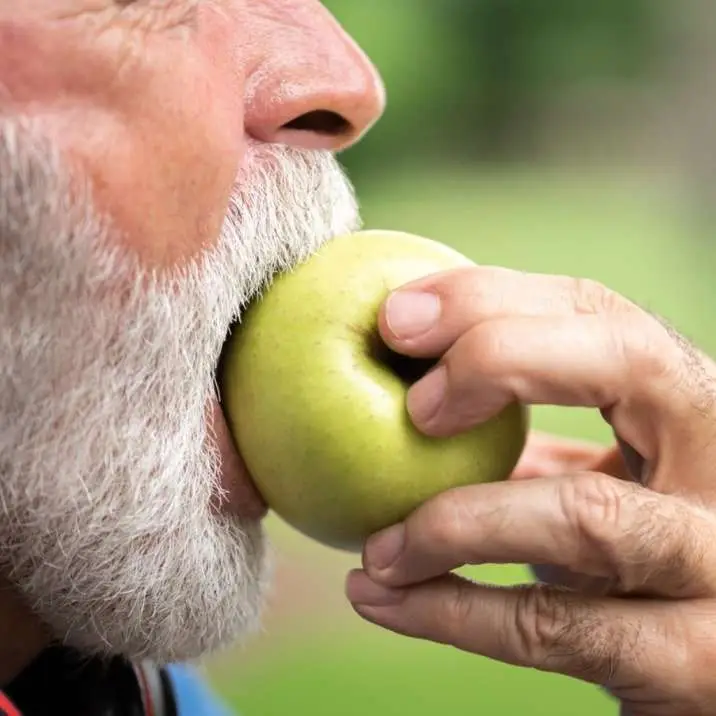 eating with dentures