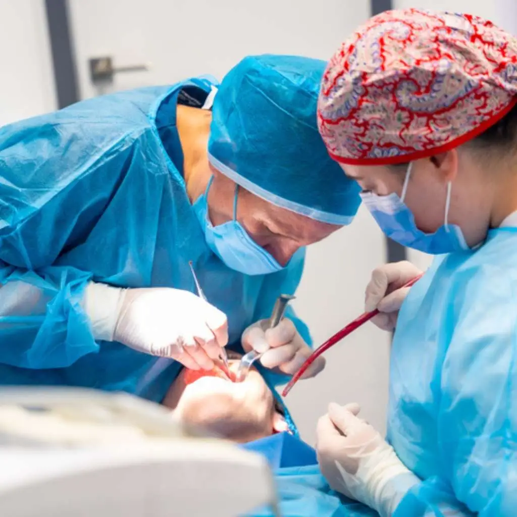 procedimiento de implante dental