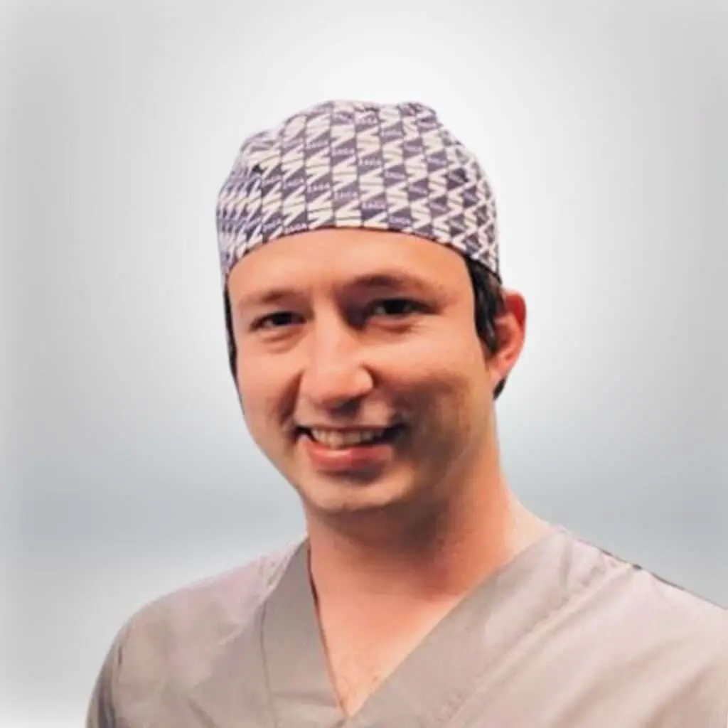 Dr. Miguel Moura G.
