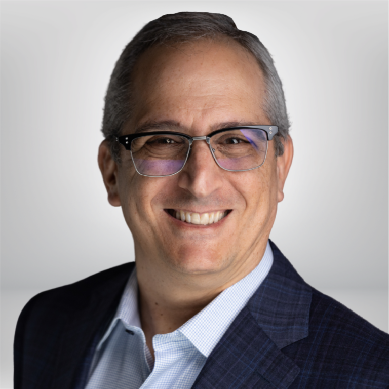 Dr. Eduardo Nicolaievsky, mejor dentista de Miami