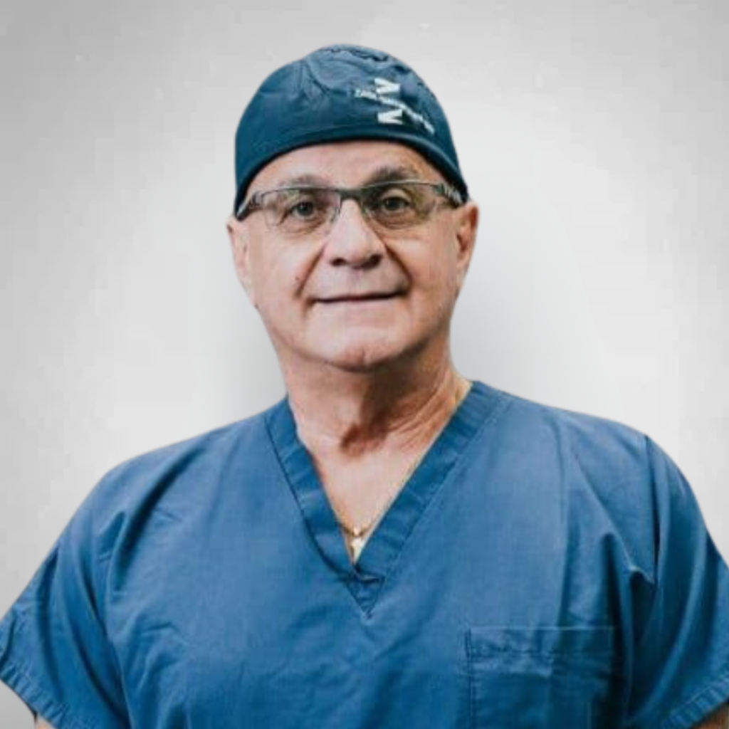 Dr Michael Pikos experto en tratamientos dentales conocido como el mejor dentista en Tampa Bay
