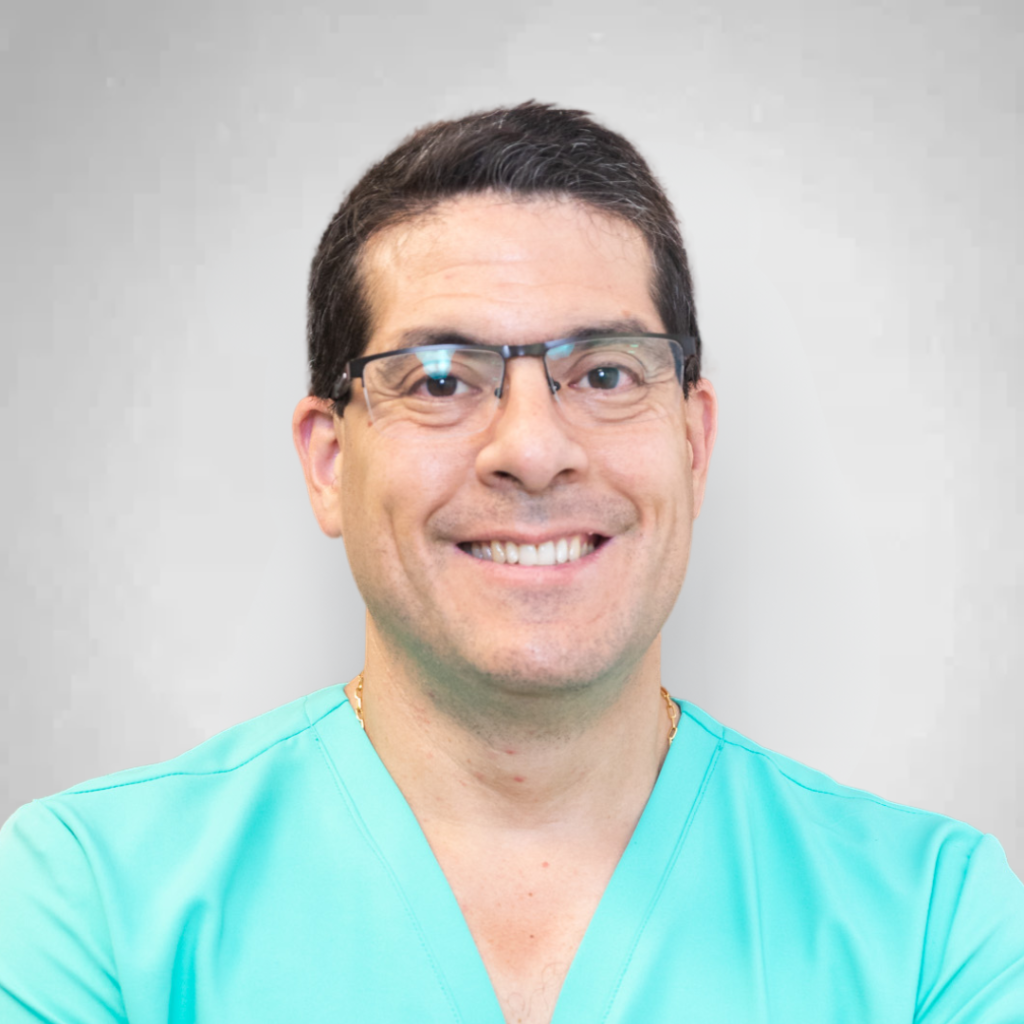 Dr. Oscar Ríos ZAGA Center Valencia - Dentista profesional en Valencia