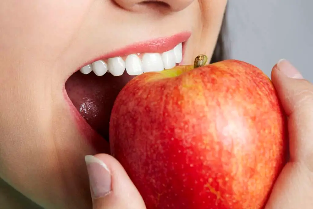 Eating with dentures