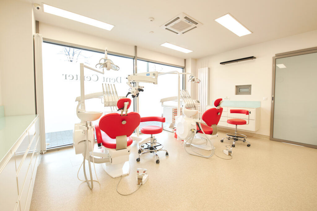 Sala de operații de la Centrul ZAGA Iași, experți în implanturi dentare