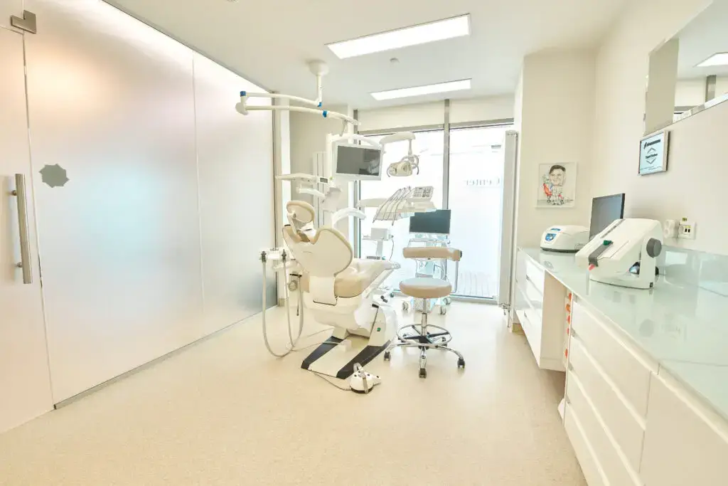 Treatment room from ZAGA Center Iasi, experts in dental implants