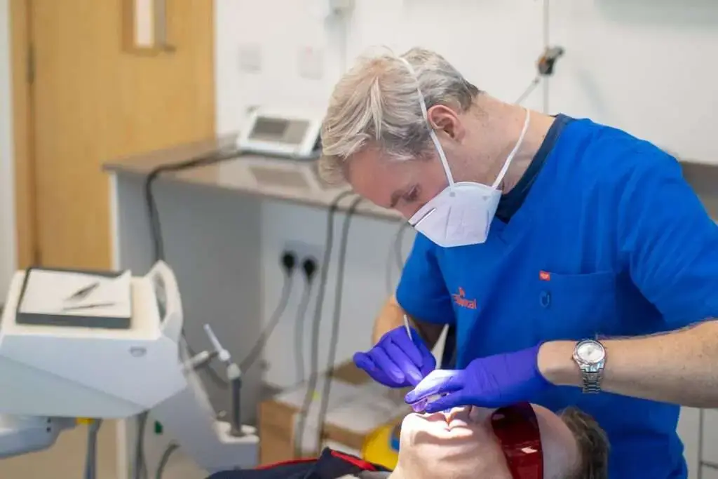 Dr. Doherty working with a patient ZAGA Center Dublin
